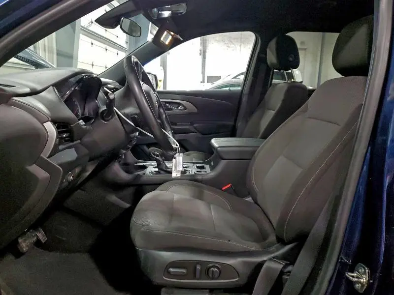 2023 CHEVROLET TRAVERSE LT  