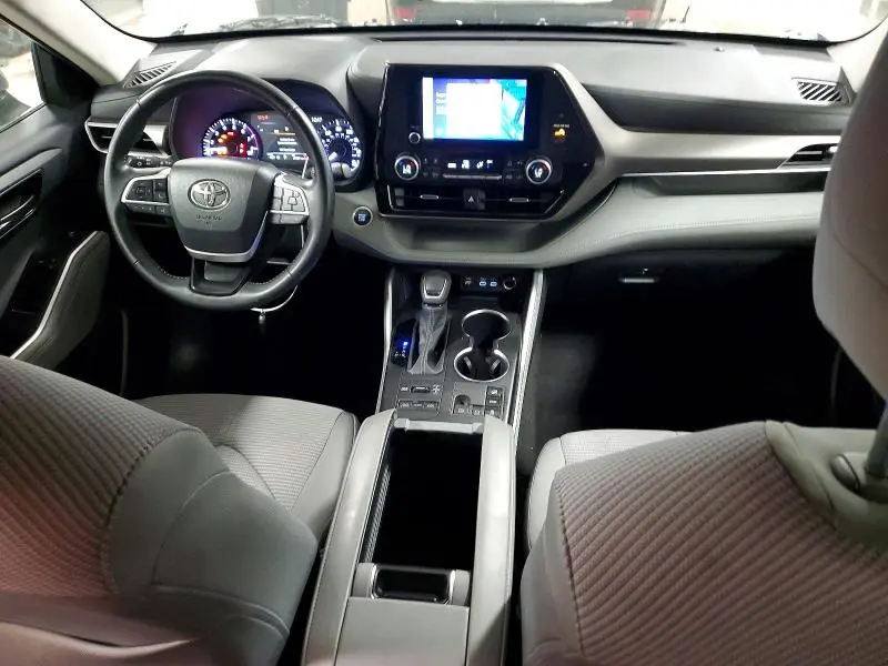 2024 TOYOTA HIGHLANDER LE  