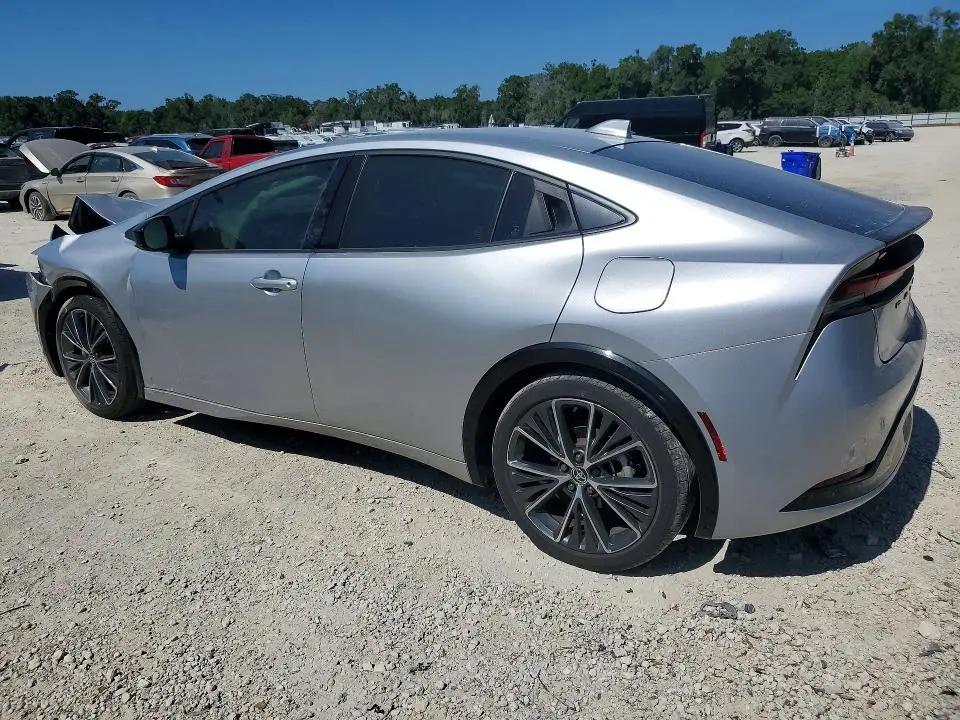 2024 TOYOTA PRIUS XLE  