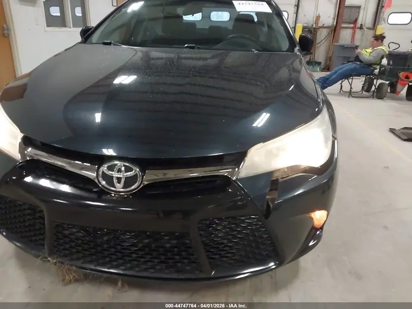 2015 TOYOTA CAMRY SE