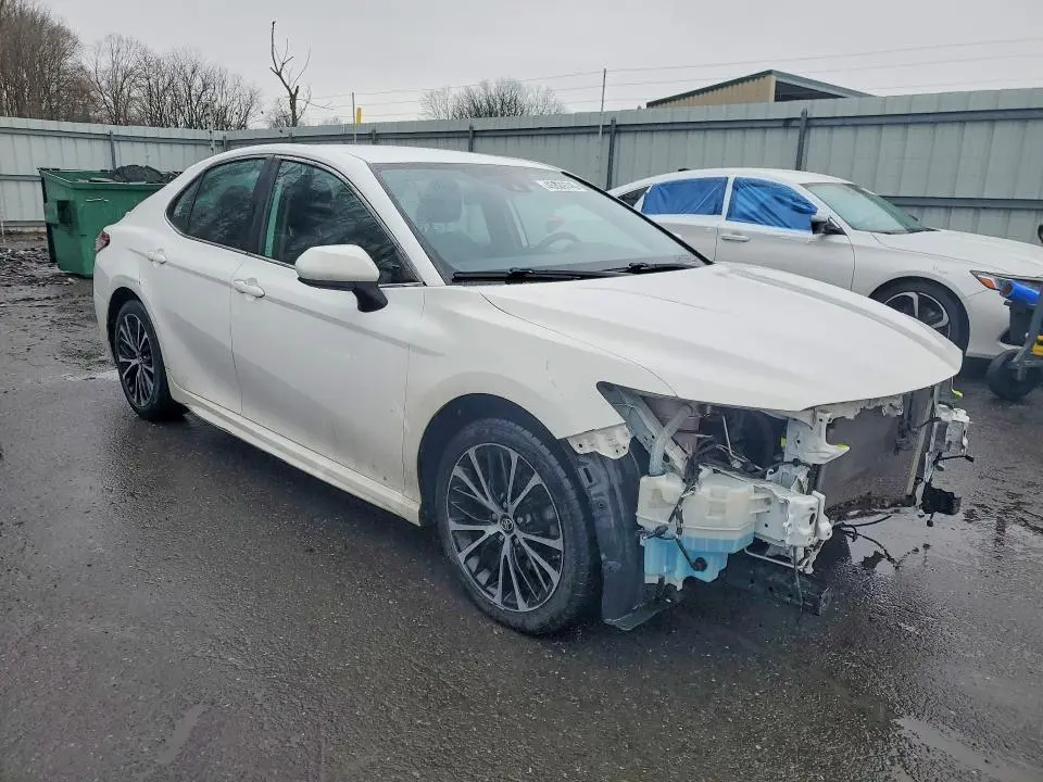 2019 TOYOTA CAMRY SE  
