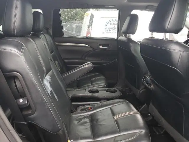 2018 TOYOTA HIGHLANDER SE  