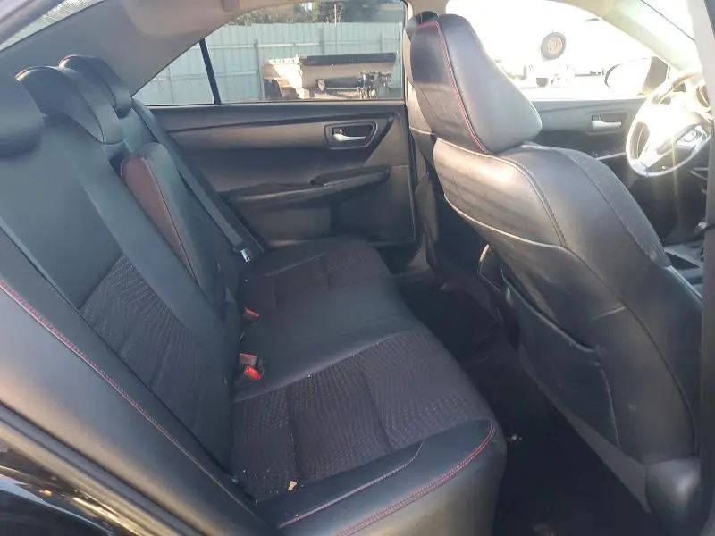 2015 TOYOTA CAMRY SE  