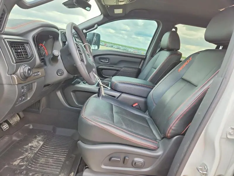 2024 NISSAN TITAN PRO-4X  