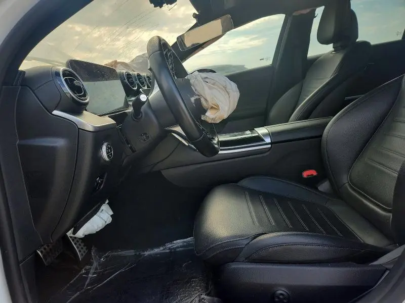 2023 MERCEDES-BENZ C 300  