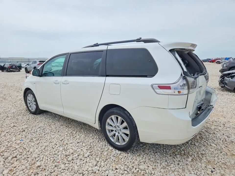 2017 TOYOTA SIENNA XLE 7-PASSENGER  