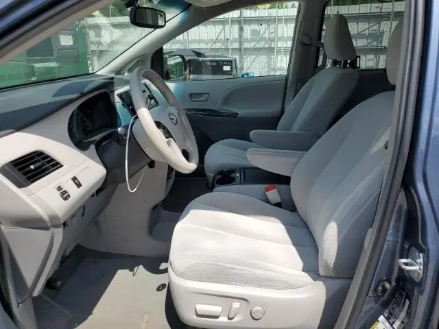 2014 TOYOTA SIENNA LE  