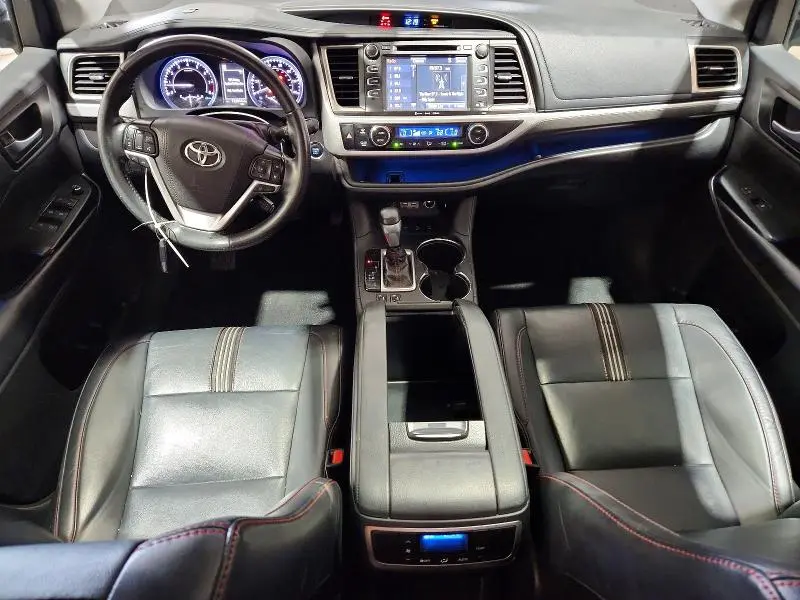2019 TOYOTA HIGHLANDER SE  