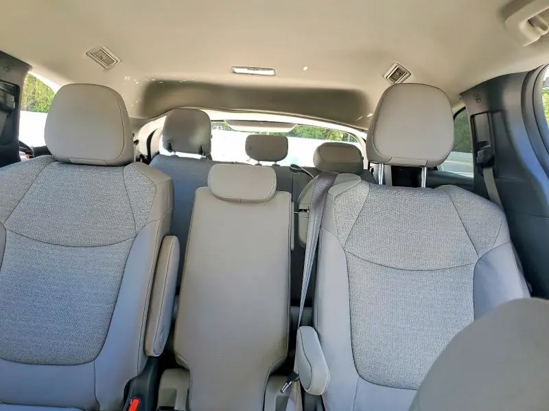 2025 TOYOTA SIENNA LE  