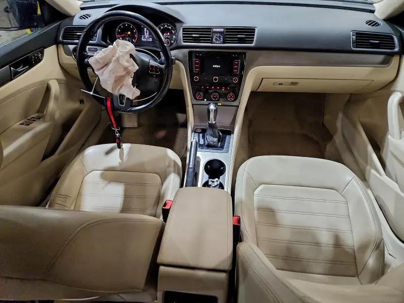 2015 VOLKSWAGEN PASSAT SE  