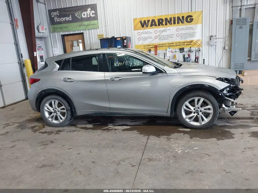 2017 INFINITI QX30  