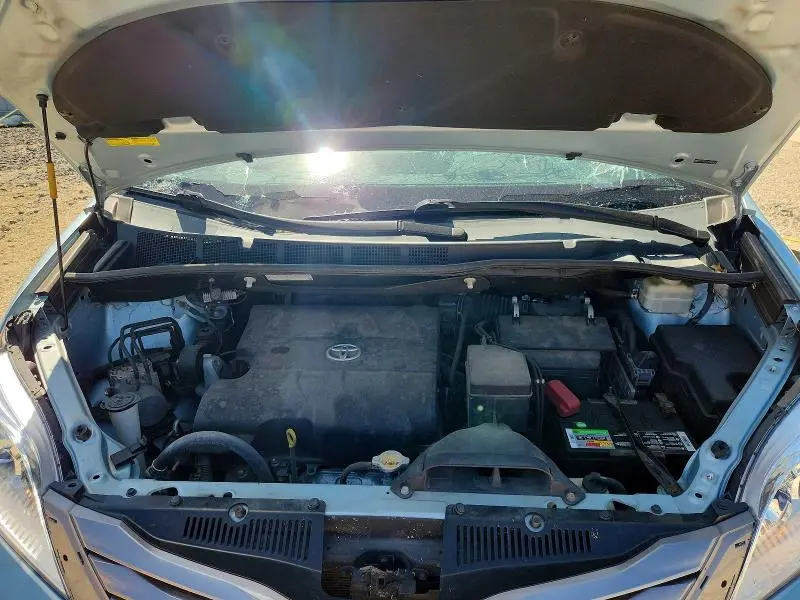 2015 TOYOTA SIENNA XLE 8-PASSENGER  