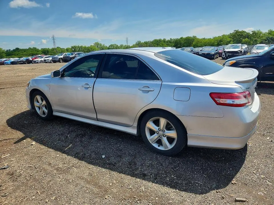 2011 TOYOTA CAMRY SE  