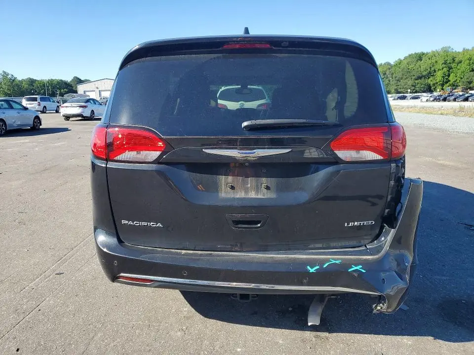 2019 CHRYSLER PACIFICA LIMITED  