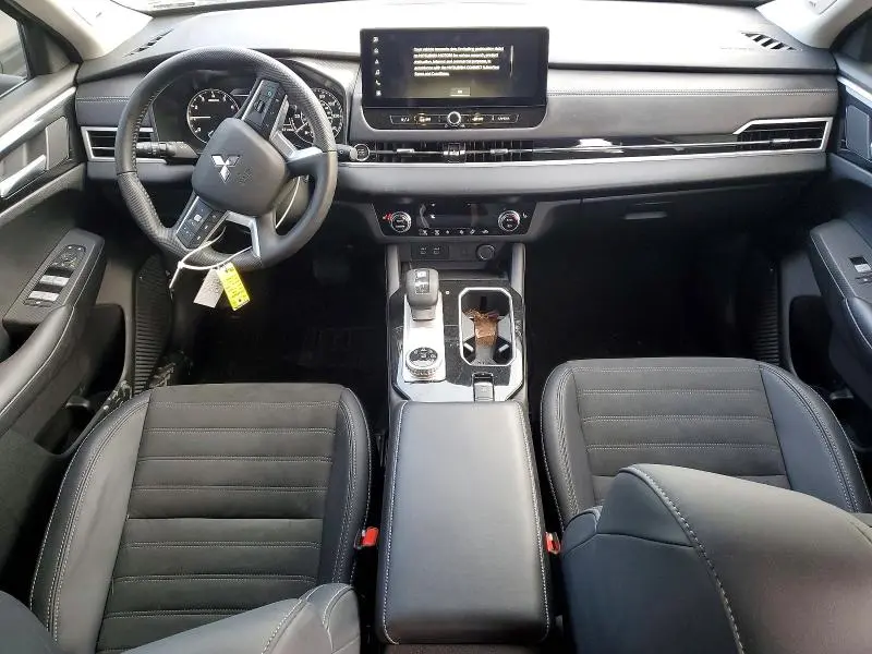 2025 MITSUBISHI OUTLANDER SE  