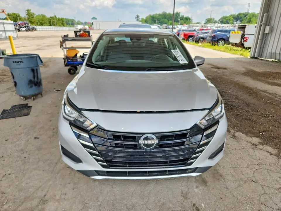 2023 NISSAN VERSA SV  