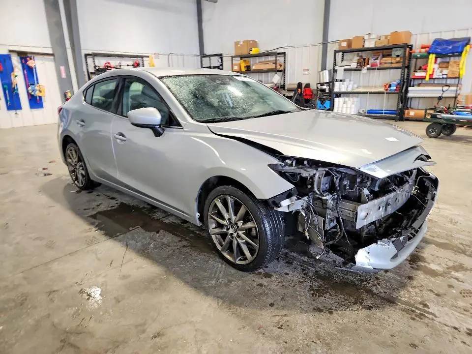 2018 MAZDA 3 TOURING  