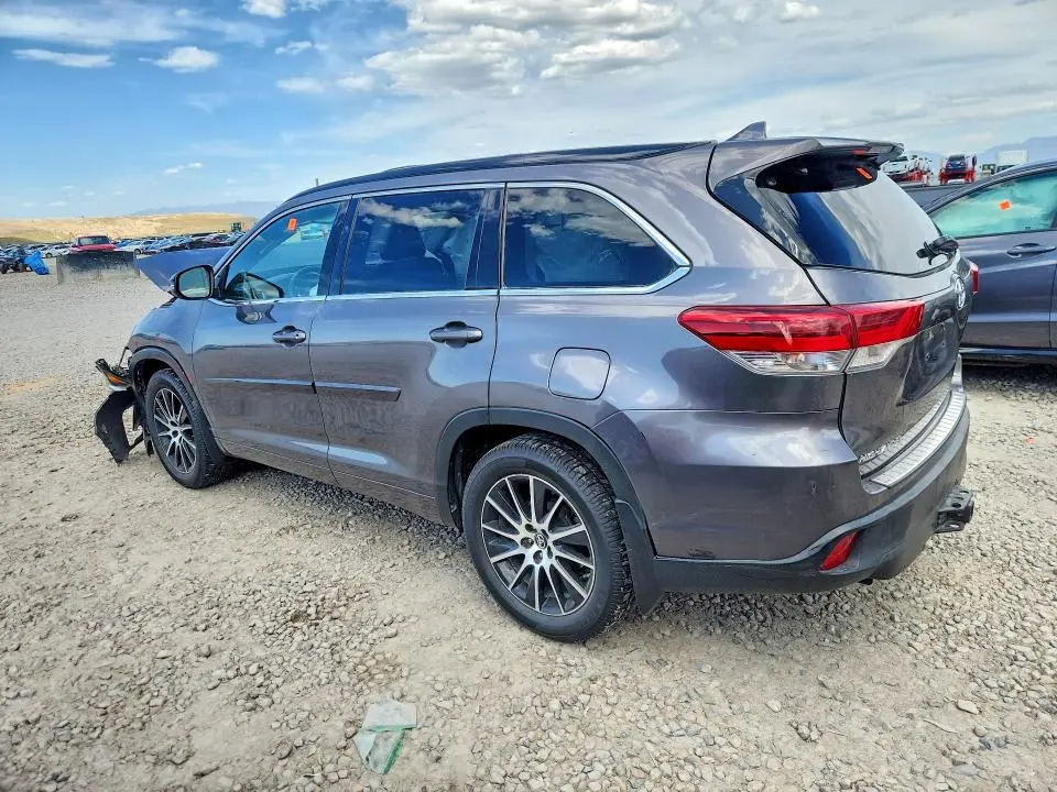 2017 TOYOTA HIGHLANDER SE  