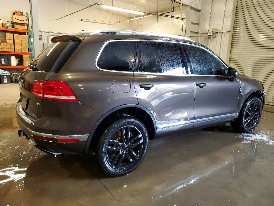 2015 VOLKSWAGEN TOUAREG V6  