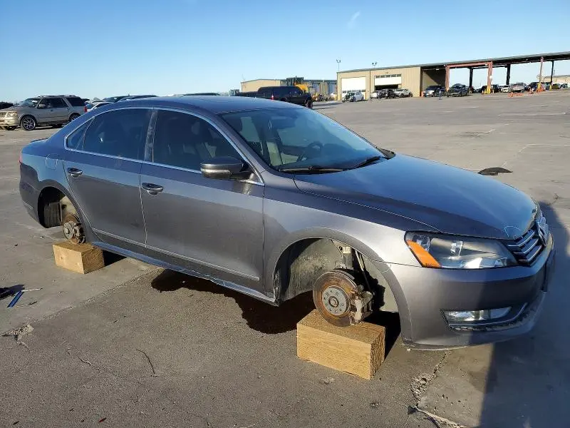 2013 VOLKSWAGEN PASSAT SEL  