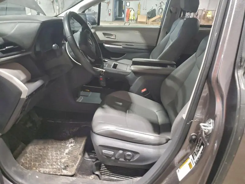 2021 TOYOTA SIENNA LE  