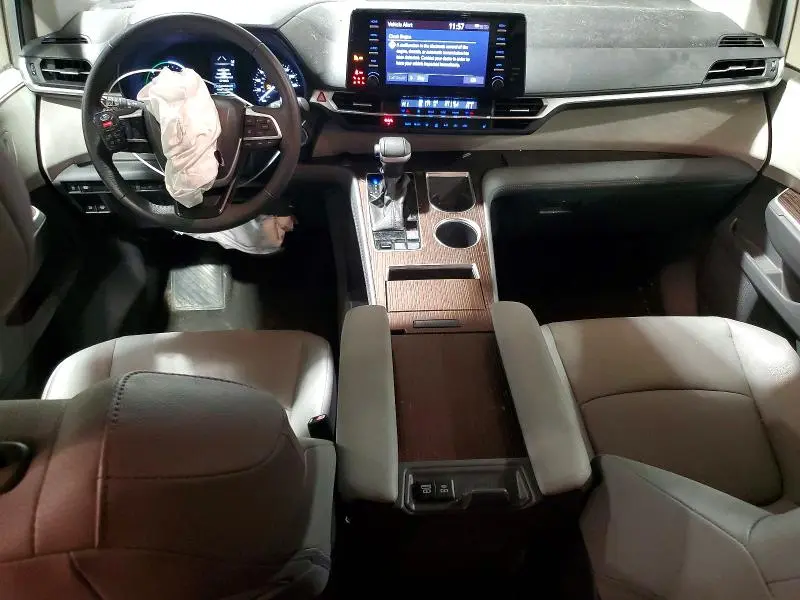 2023 TOYOTA SIENNA   