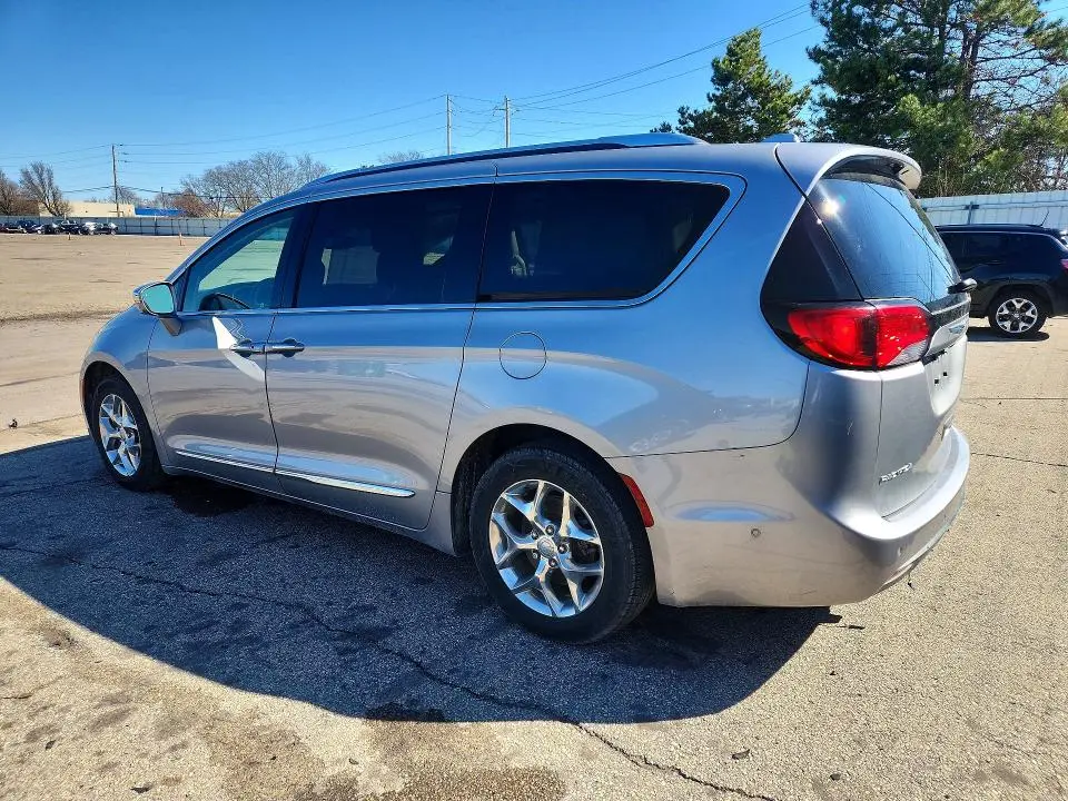2019 CHRYSLER PACIFICA LIMITED  