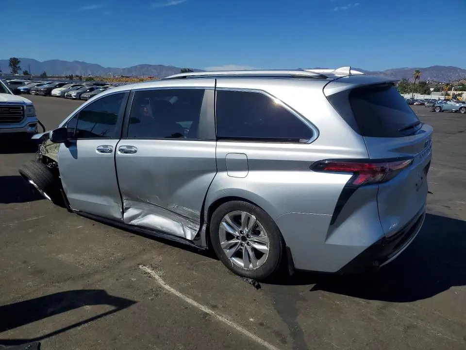 2023 TOYOTA SIENNA LIMITED 7-PASSENGER  