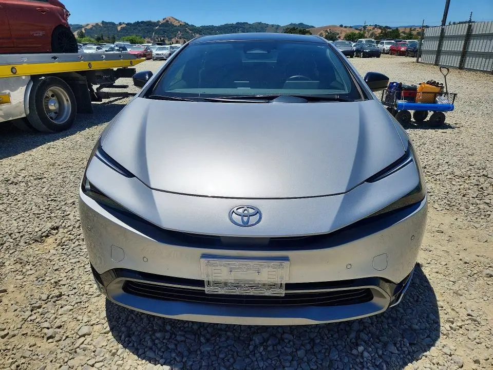 2023 TOYOTA PRIUS XLE  
