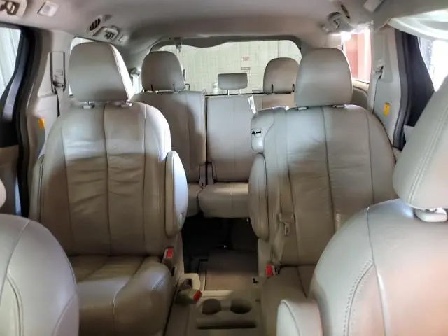 2012 TOYOTA SIENNA XLE  
