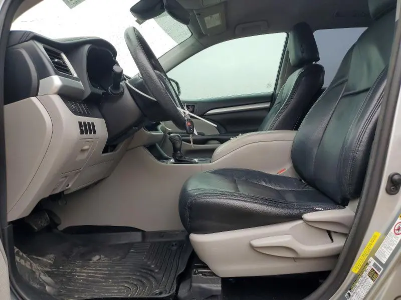2017 TOYOTA HIGHLANDER LE  