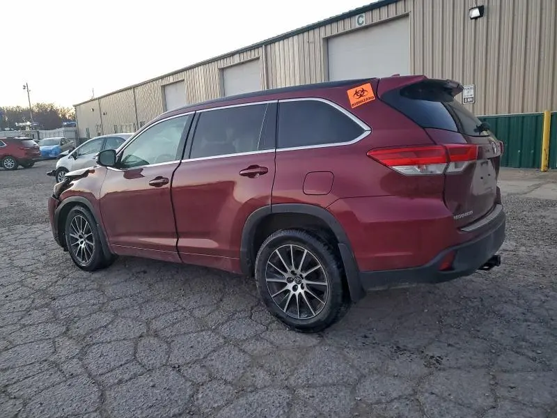 2017 TOYOTA HIGHLANDER SE  
