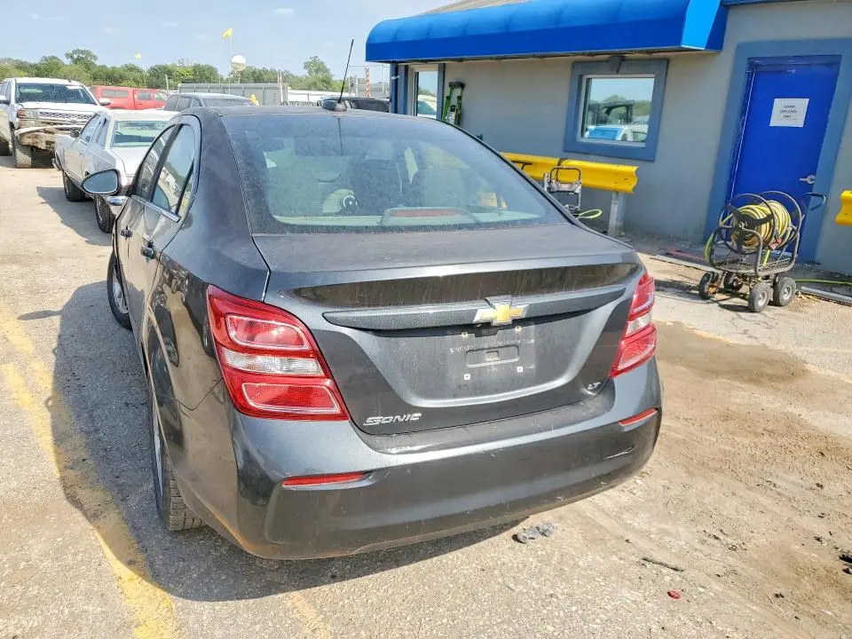 2017 CHEVROLET SONIC LT  