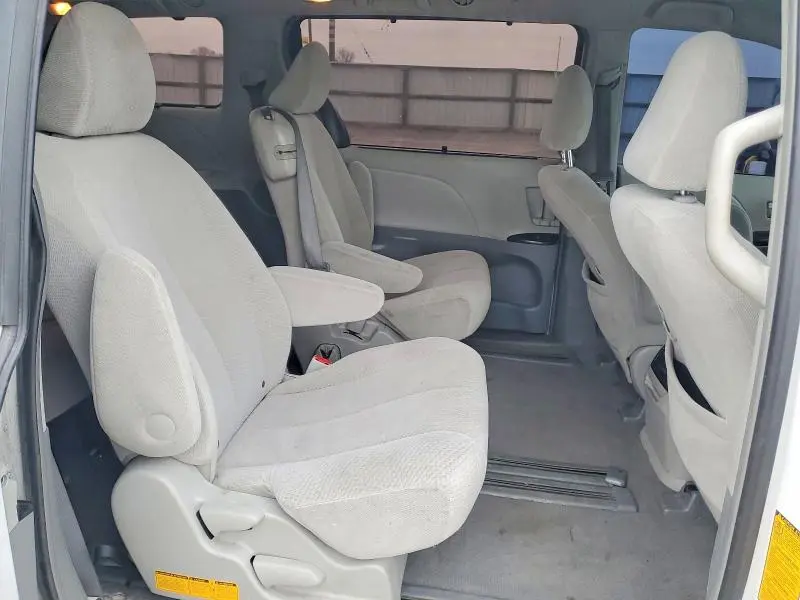 2011 TOYOTA SIENNA LE  