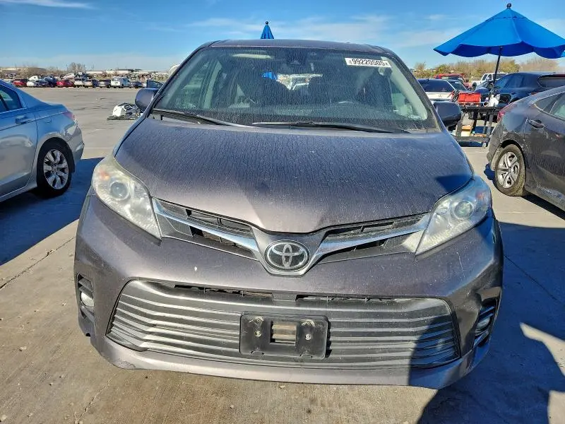 2019 TOYOTA SIENNA   