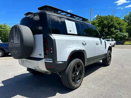 2022 LAND ROVER DEFENDER 110 SE  