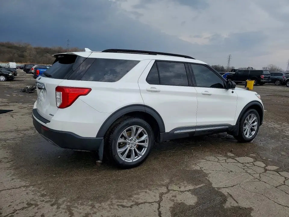 2022 FORD EXPLORER XLT  