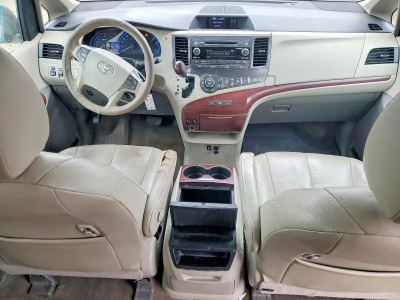 2013 TOYOTA SIENNA   