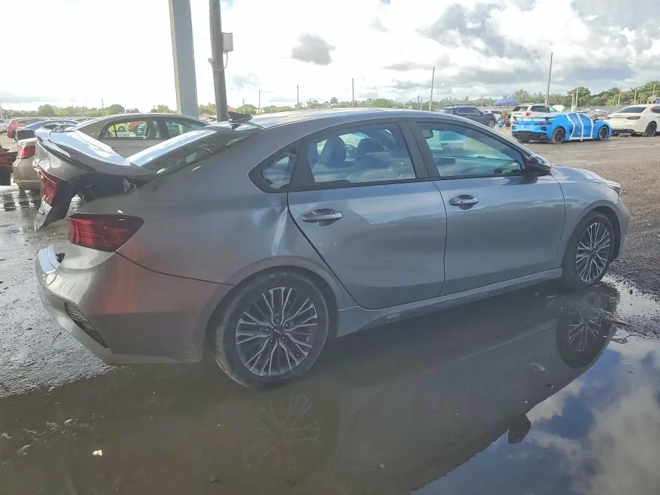 2024 KIA FORTE GT LINE  