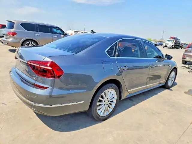 2017 VOLKSWAGEN PASSAT SE  