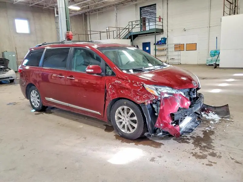 2015 TOYOTA SIENNA XLE  
