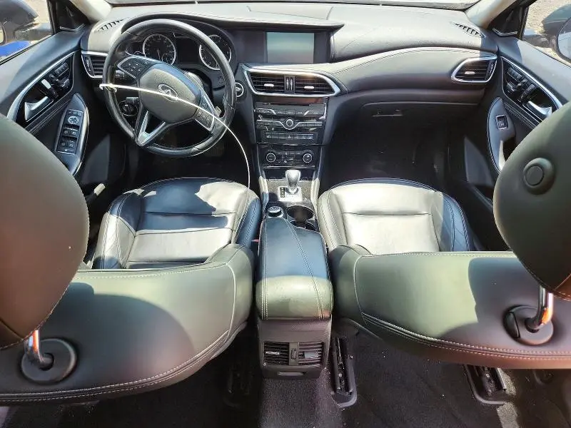 2017 INFINITI QX30 BASE  