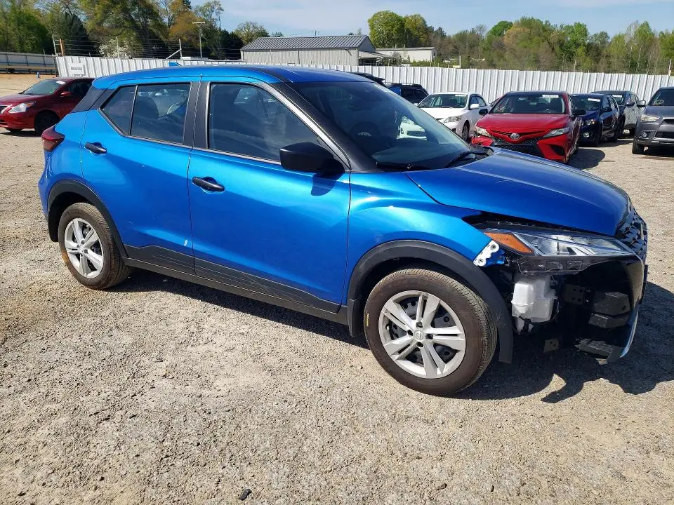 2024 NISSAN KICKS S  