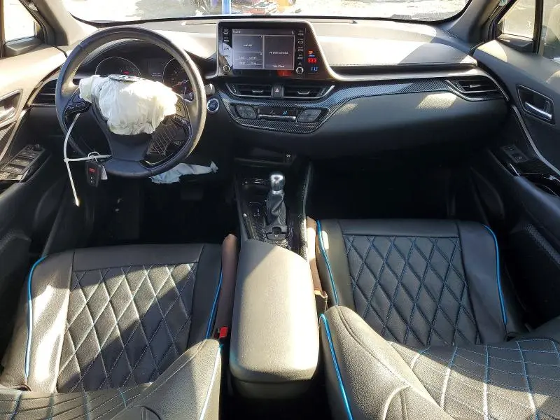 2019 TOYOTA C-HR XLE  