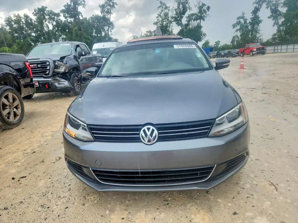 2014 VOLKSWAGEN JETTA SE  
