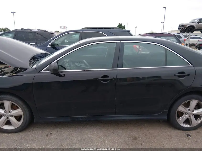 2011 TOYOTA CAMRY SE