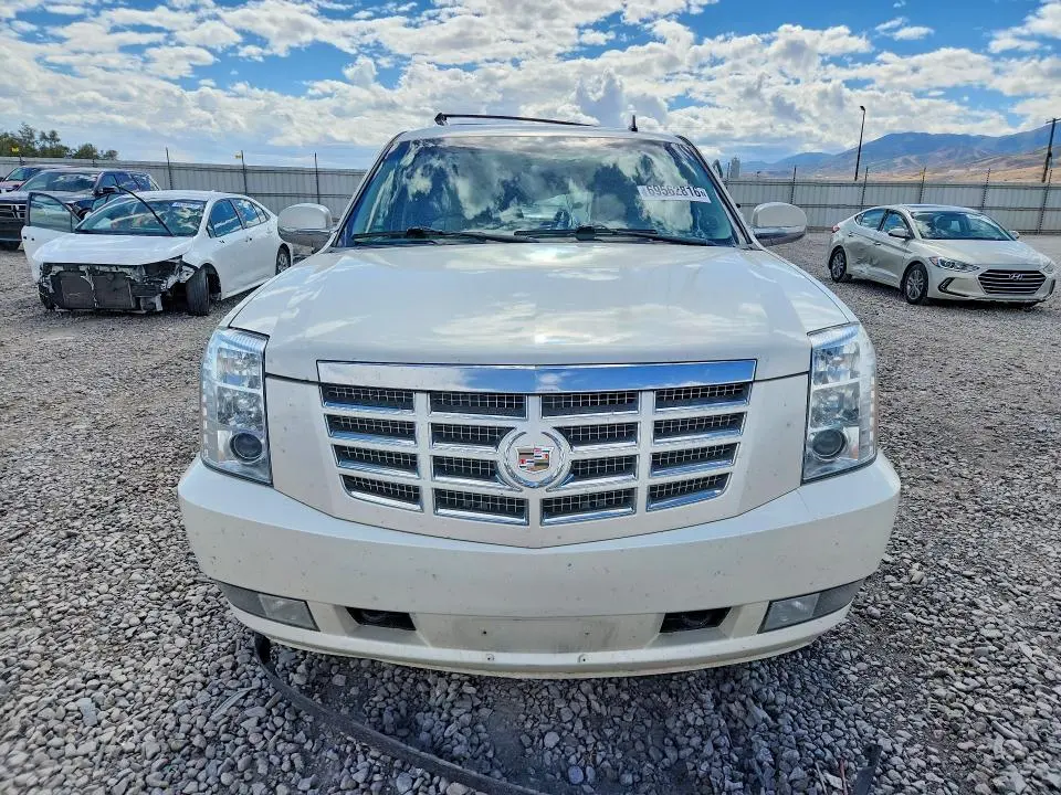 2011 CADILLAC ESCALADE LUXURY  