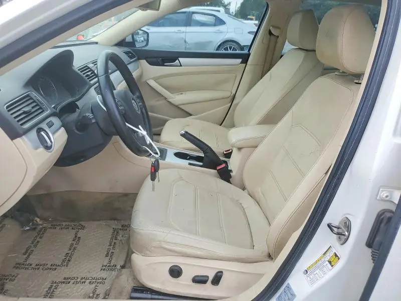 2013 VOLKSWAGEN PASSAT SE  