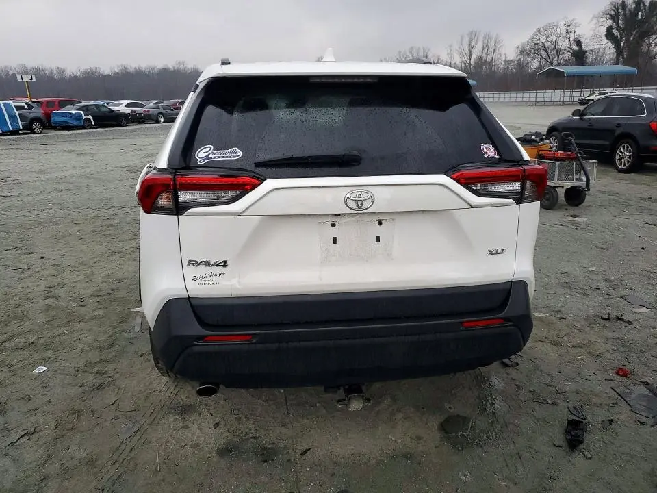 2022 TOYOTA RAV4 XLE  