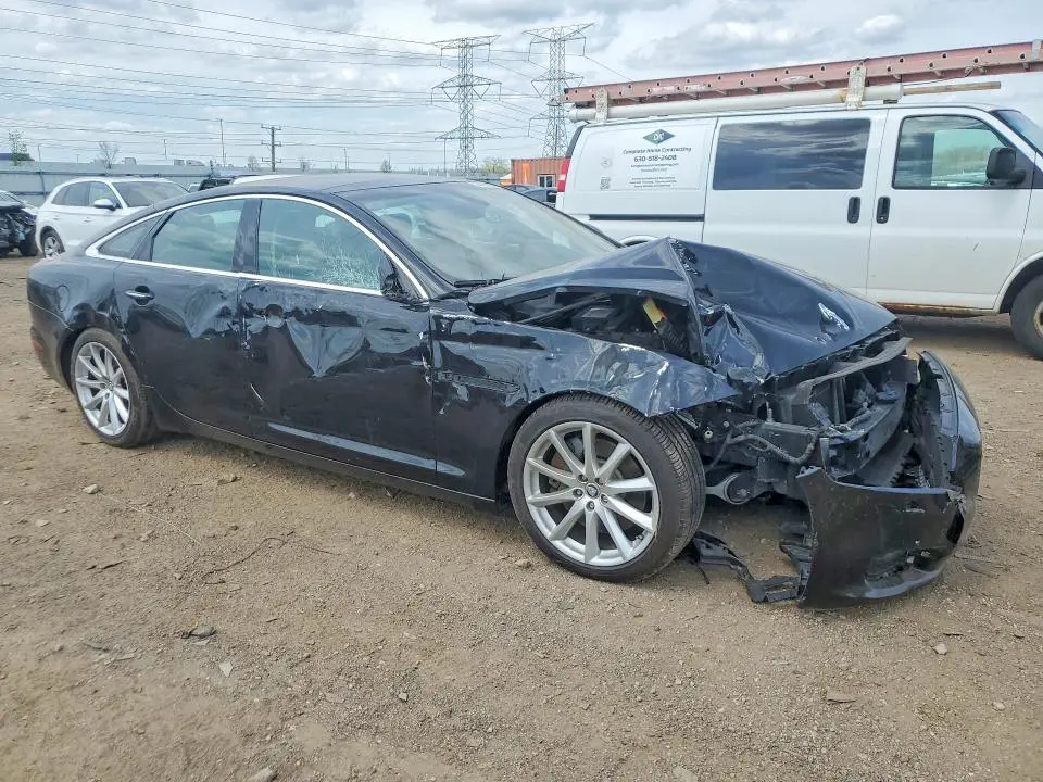 2011 JAGUAR XJ   
